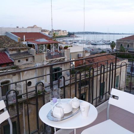B&B Le Grand Bleu Siracusa - One Hundred Steps From Ortigia -Sea View - Сиракузы Экстерьер фото