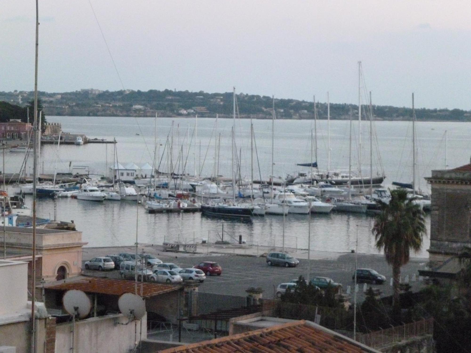 B&B Le Grand Bleu Siracusa - One Hundred Steps From Ortigia -Sea View - Сиракузы Экстерьер фото